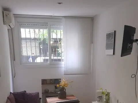 TEMPORAL de 44 m2, para 2 Pers./ Patio interno/ LUMINOSO/ FRENTE!