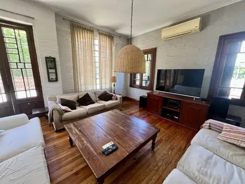 Venta – 6 ambientes – Casa – Palermo Soho – Terraza con parrilla - Cochera doble - Ascensor