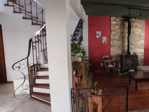 Casa 6 ambientes con 4 baños