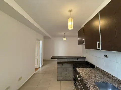 Departamento 3 Ambientes lateral 1° Piso por escalera