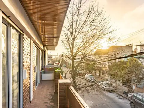 VENTA CASA 4 AMB  CON PATIO EN VILLA MADERO