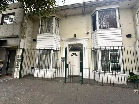 Departamento tipo casa en venta en Villa Pueyrredon