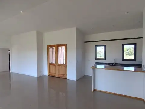 Casa 3 ambientes con 2 baños