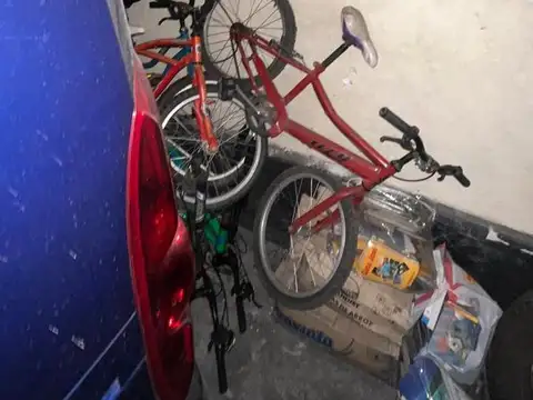 Cochera en Barrio Balvanera. Muy comoda y bien ubicada. Barrio muy comercial. Oportunidad!