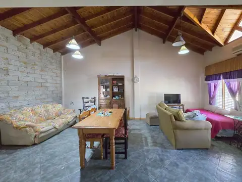 ALQUILER CASA 4 AMBIENTES JARDIN COCHERA