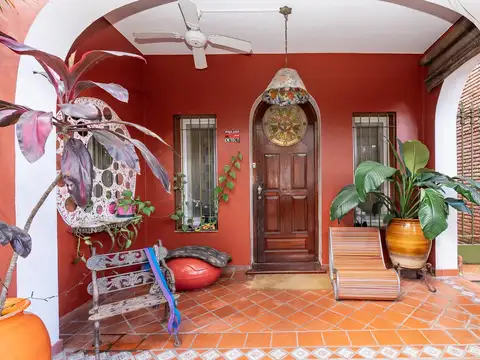 Casa en Venta con 2 cocheras