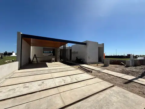 VENTA CASA 3 DORM A ESTRENAR PLANTA BAJA DOCTA 