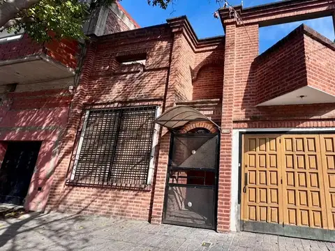 Casa 6 ambientes con 2 baños