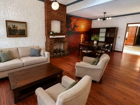 Venta de Casa Multifamiliar de 6 ambientes en Villa Soldati. Cochera + Patio +Terraza.