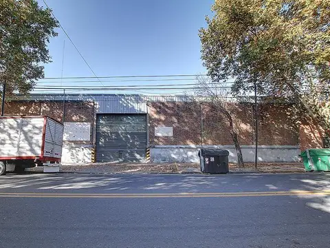 Excelente deposito en alquiler de 1550 m2 cub en Barracas