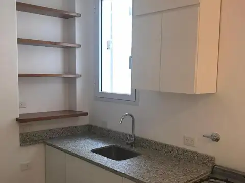 Marcelo T de Alvear 700. Amplio e impecable 2 ambientes