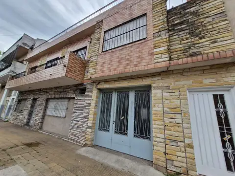 VENTA DE PH 4 AMB. BALCON. PATIO. COCHERA. SANTOS LUGARES.