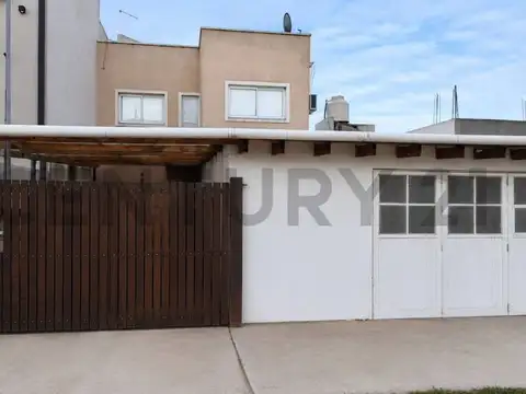 Casa en venta en Sicardi, 2 dormitorios.
