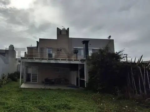 Casa en Venta con 4 cocheras