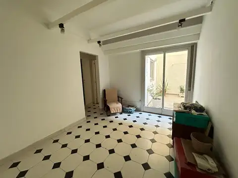 Departamento 2 ambientes con patio en alquiler en caballito