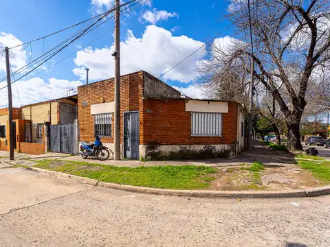 Venta casa de 3 dormitorios con cochera barrio Lisandro de la Torre, Rosario 