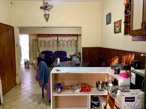 Casa 4 ambientes con 2 baños