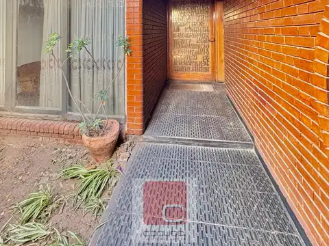 Casa 12 ambientes con 5 baños