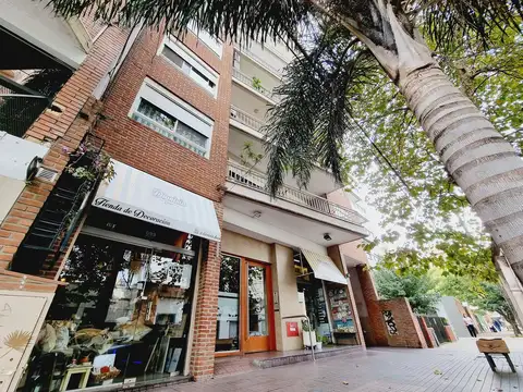 Alquiler de cochera cubierta centrica en Villa Ballester