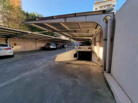 Alquiler de cochera cubierta centrica en Villa Ballester