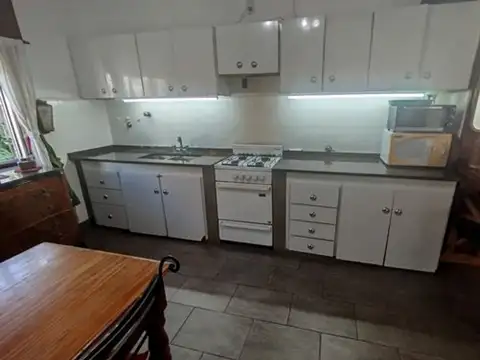 Casa 4 ambientes con 2 baños