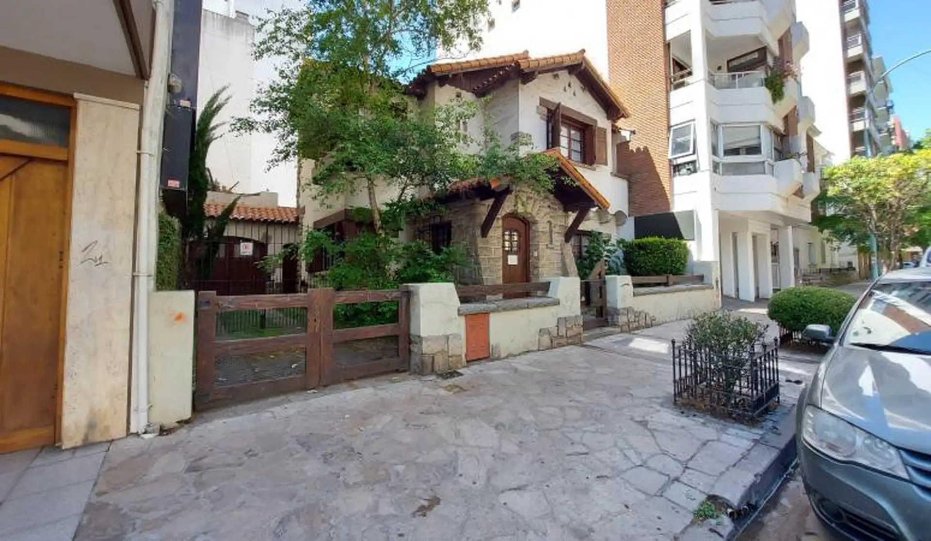 Chalet ideal para desarrollo de propiedad horizontal, en el entorno del barrio Chauvin.