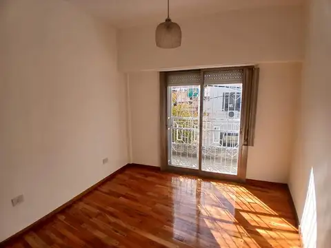 Depto Tipo Casa en Alquiler de 4 ambientes