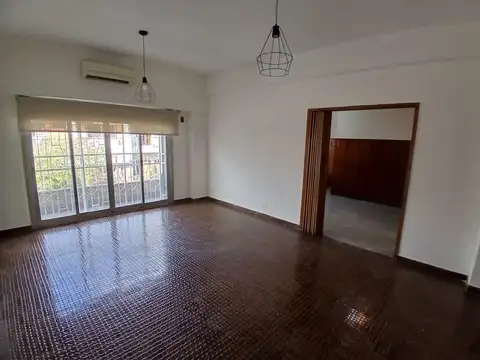 Depto Tipo Casa en Alquiler de 4 ambientes