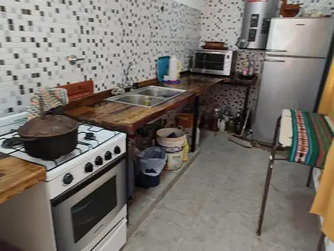 Casa 6 ambientes con 2 baños