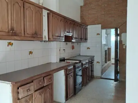 Casa 5 ambientes con 2 baños