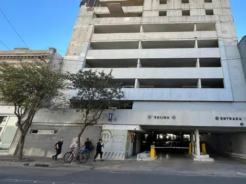 Cochera a la venta en en Zona "Sanatorios" 