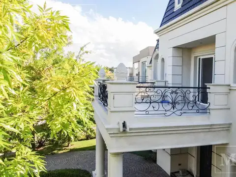 Casa 7 ambientes con 4 baños