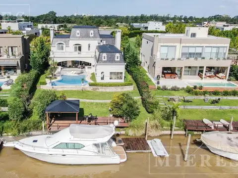 Casa de estilo francés al río en venta en El Yacht, Nordelta.