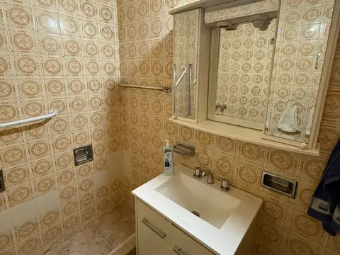 Tipo Casa 2 Ambientes Lateral en Planta Baja con Patio y Terraza con Parrilla
