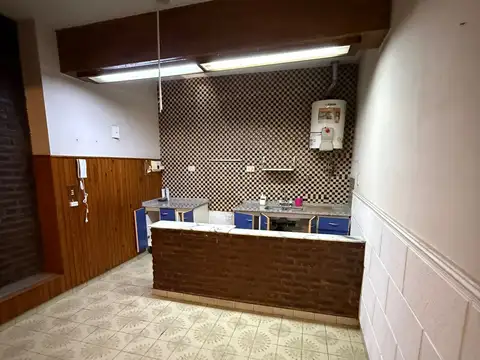 Tipo Casa 2 Ambientes Lateral en Planta Baja con Patio y Terraza con Parrilla
