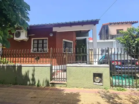 CASA 3 AMB. COCHERA PATIO PARRILLA VILLA DOMINICO