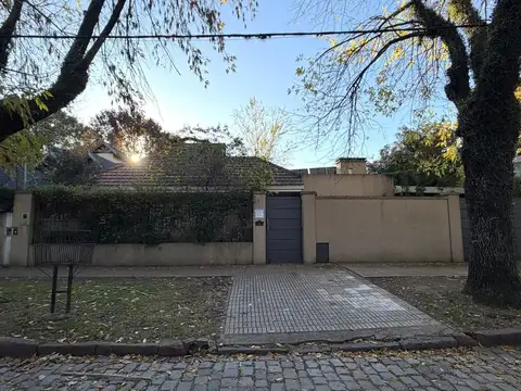 Adrogue casa en venta 4 dorm piscina jardin cancha de futbol