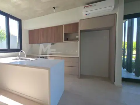 Casa 6 ambientes con 4 baños