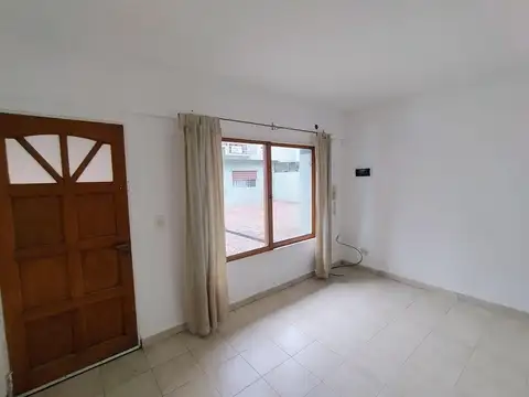 Depto Tipo Casa en Alquiler de 2 ambientes