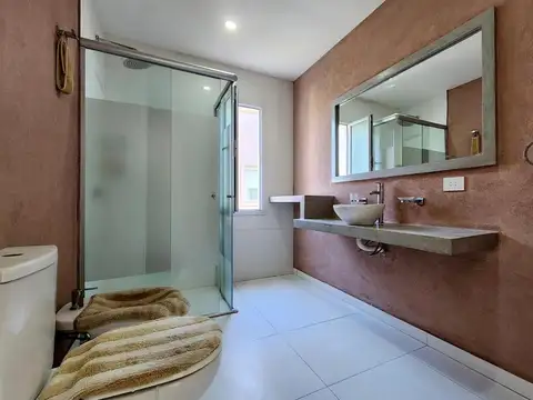Casa Chalet  en Venta en Santa Emilia, Pilar del Este, Pilar