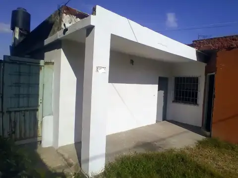 TERRENO EN VENTA CON CASA 3 AMB A REFACCIONAR