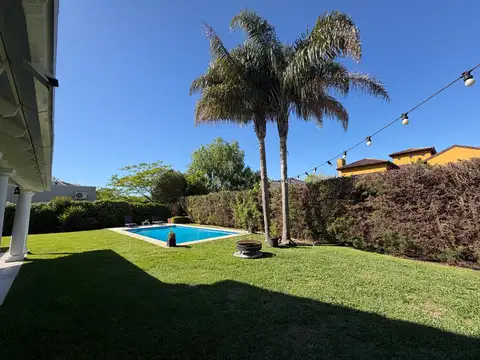 Casa en Venta en Pilar del Este - Los Jazmines, USD 290.000