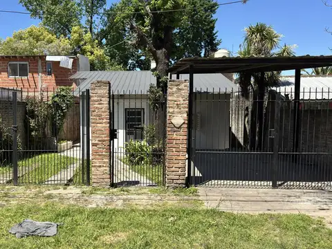 Venta casa 4 ambientes Cochera Moreno