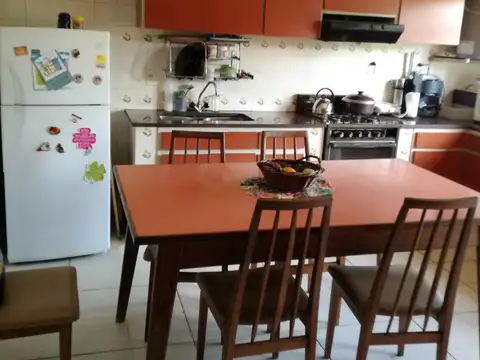 Casa 7 ambientes con 3 baños