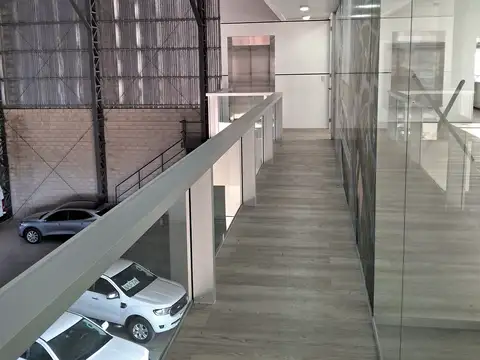 Oficina en Alquiler con 3 cocheras