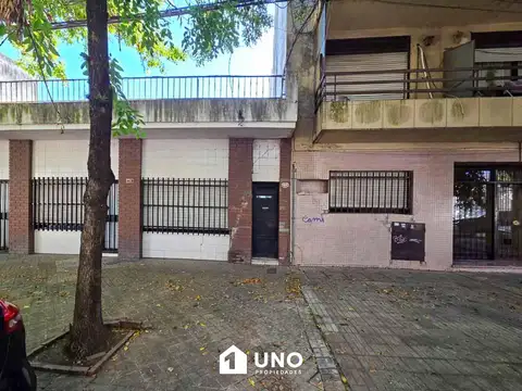 Chacabuco y Ituzaingó - Casa de 2 Dormitorios.