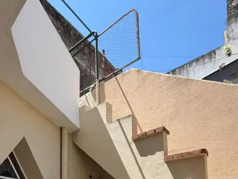 Casa 8 ambientes con 3 baños