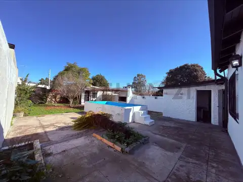Casa 5 ambientes con 1 baño