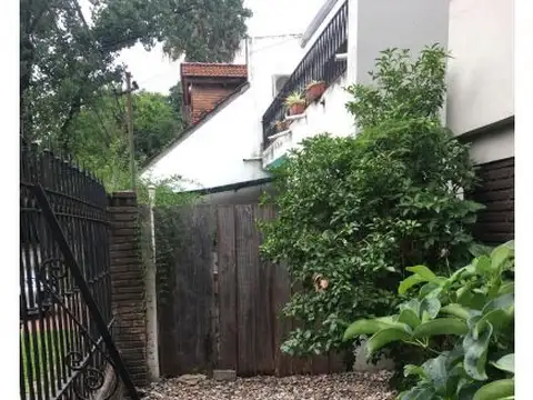 Casa en Alquiler con 1 cochera