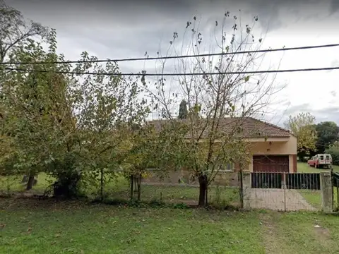 Casa en venta con terreno, ideal inversores.